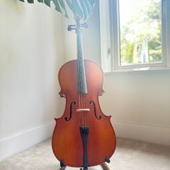 1/2 Size Cello / Excellent Tone / Bow & Soft Case