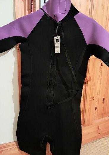 Ladies wetsuit size 8 (new)