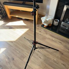 Quadralite light stand - heavy duty