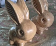 12cm high Vintage pair of Sylvac buff bunnies