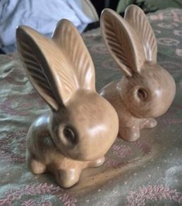 12cm high Vintage pair of Sylvac buff bunnies
