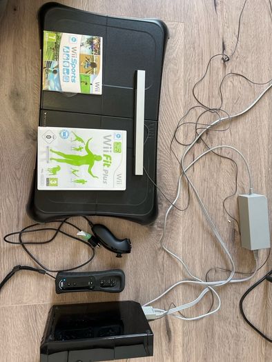 Nintendo Wii Black Console + Wii Sports + Wii Fit Plus + Balance Board