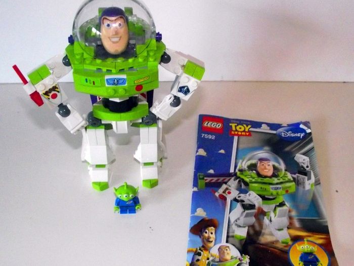 Lego Toy story 7592: Construct-a-Buzz (2010)
