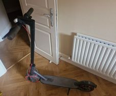 Xiaomi M365 Electric Scooter. For Parts / Repair (Solid Tyres + Charger)