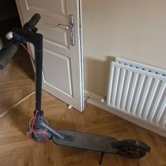 Xiaomi M365 Electric Scooter. For Parts / Repair (Solid Tyres + Charger)