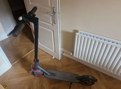 Xiaomi M365 Electric Scooter. For Parts / Repair (Solid Tyres + Charger)