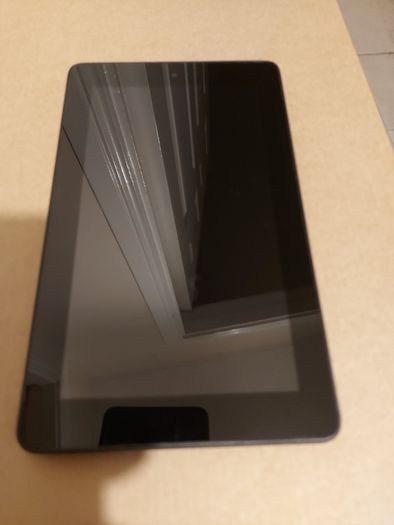 Amazon Fire 5th Generation, 8GB, Model SV98LN in very good cosmetic condition, but needs new Battery