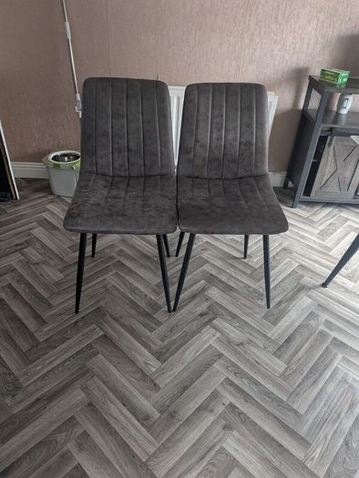kitchen table - 4 chairs
