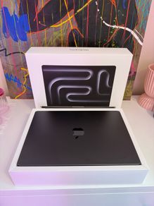 MacBook Pro 14 M5 32GB 1TB  AppleCare 2029 19 battery cycles