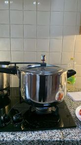 Hawkins Stainless Steel 8 Litre Pressure cooker