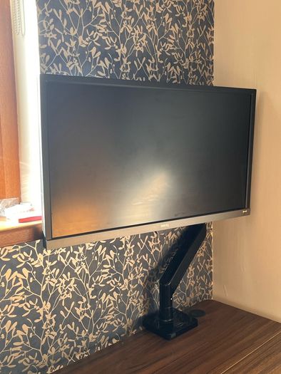 BenQ 27inch 4K Monitor + Monitor Arm
