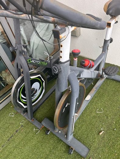 2 gym bikes free to take