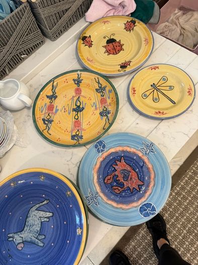 Crockery: plates, bowls etc.