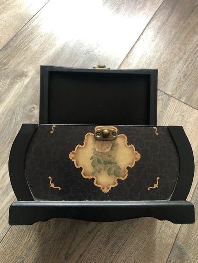 Jewellery box