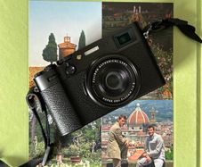 Fujifilm X100VI Black Mint Condition Boxed plus Extras (Case, 128GB Card, Receipt)