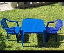 kids table and chairs