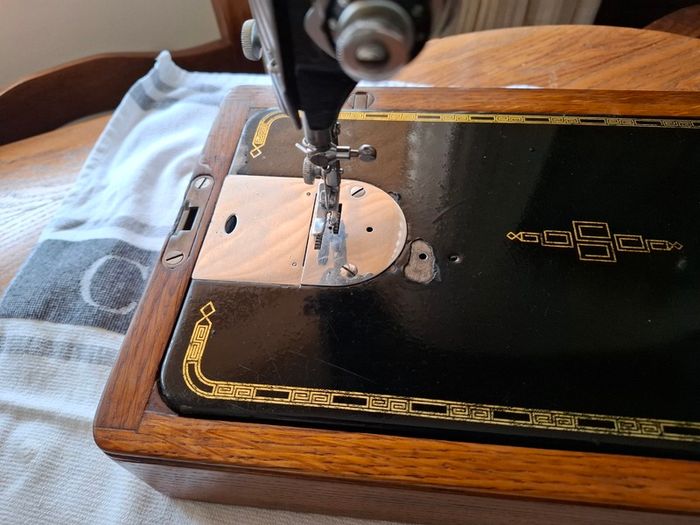 1951 Electric Singer 201k