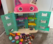 Gabbys dollhouse and accessories