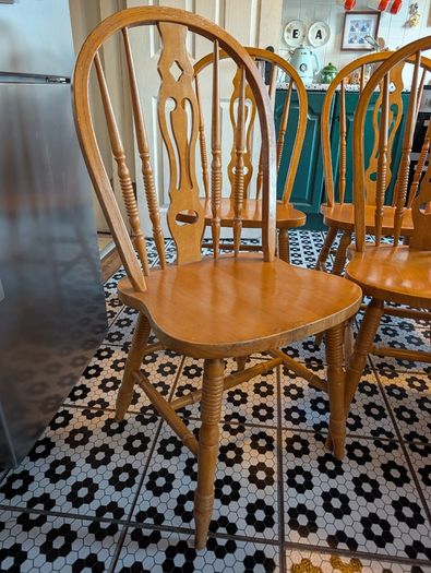Table+6 Chairs 200 or best offer