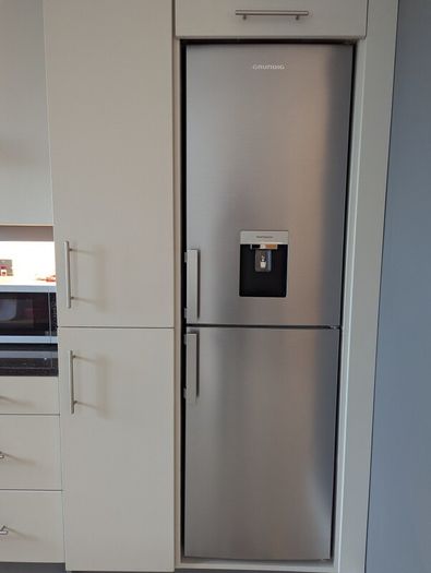 Grundig Fridge and Freezer (excellent condition)