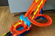 Hot Wheels City Roller Coaster Rally Playset with 5 Die-Cast Cars