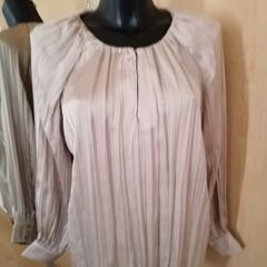 Women's Gallery Top NWT SIZE L