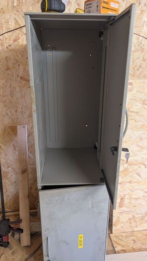 Heavy duty cabinet