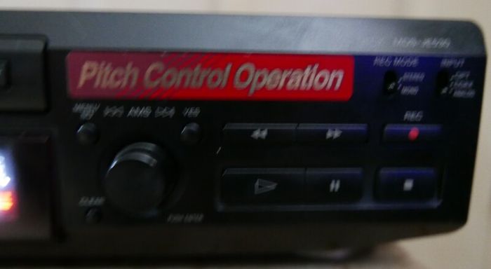 Sony MDS-JE530 Minidisc Player & Recorder, and 5 Discs - Works Well.