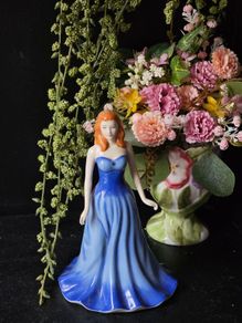 ROYAL DOULTON The Gemstones Collection Figurine September SAPPHIRE with Swarovski gemstone