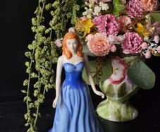 ROYAL DOULTON The Gemstones Collection Figurine September SAPPHIRE with Swarovski gemstone