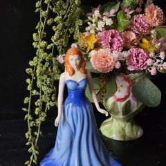 ROYAL DOULTON The Gemstones Collection Figurine September SAPPHIRE with Swarovski gemstone