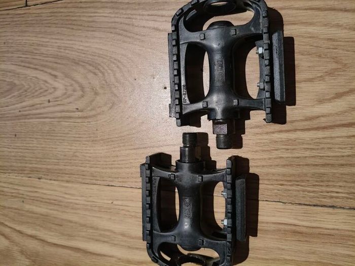 bicycle pedals