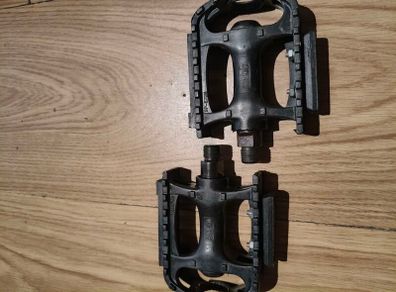 bicycle pedals