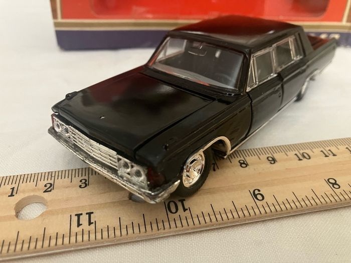 ZIL 117. Russian limousine. 1:43, boxed. Near mint condition. Rare.
