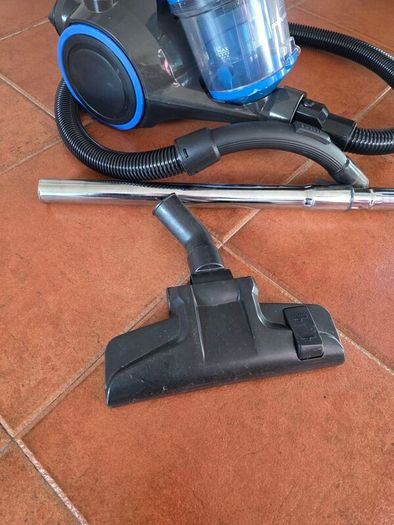 Vacuum cleaner 700W