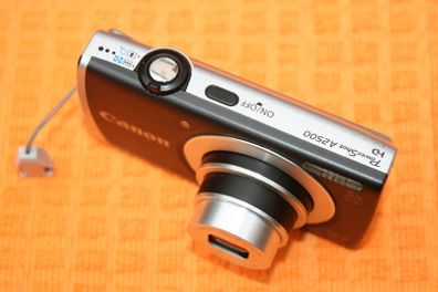 Canon Power shot A2500 HD 16.0 MP Digital Camera JAPAN