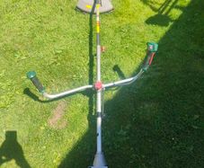 strimmer with blade