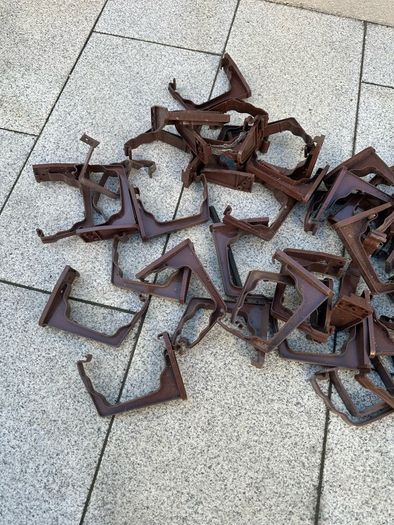 Gutter brackets brown