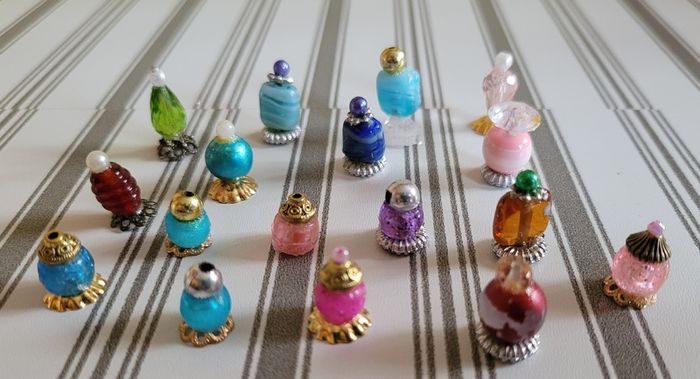 Dolls house bathroom / bedroom accessories