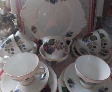 Gladstone Twenty One Piece Teaset