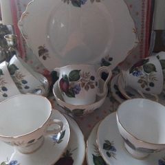 Gladstone Twenty One Piece Teaset
