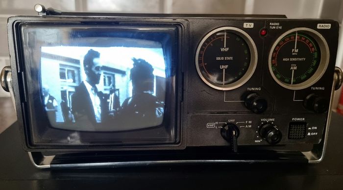 From 1978 CROWN 5TV-525R TV AND RADIO, Made in Japan, full working.
