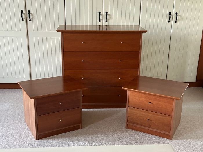 Bedroom furniture set in perfect condition - chest drawers + 2 lockers