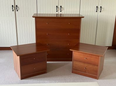 Bedroom furniture set in perfect condition - chest drawers + 2 lockers