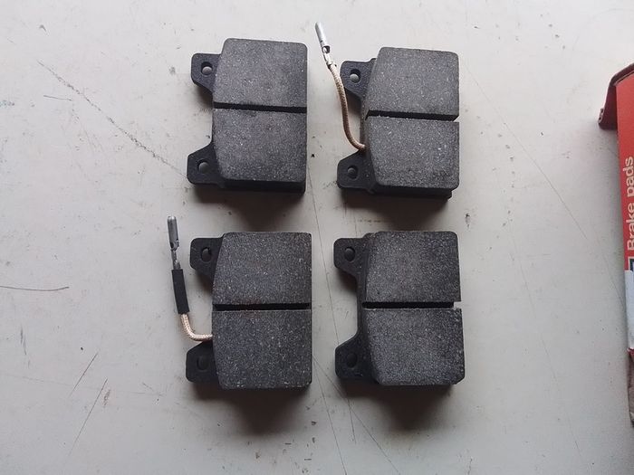 Peugeot 504 / 505 / 604 Brake Pads.