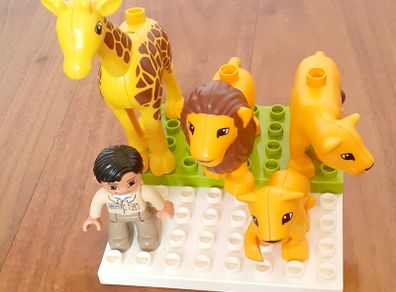 LEGO Duplo Safari animals and Zoo keeper