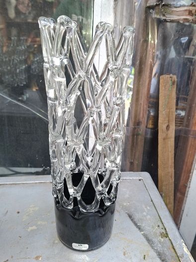 NewBridge Lattice Web Art Glass Vases, Price is for 1 only,  featuring a distinctive woven pattern and a contrasting dark base in Good Condition no chips or cracks Postage Available