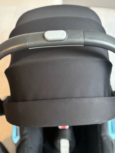 Uppababy Mesa isize Car seat plus base and rain cover