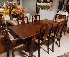 Mahogany Dining Table and 6 Chairs