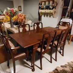 Mahogany Dining Table and 6 Chairs